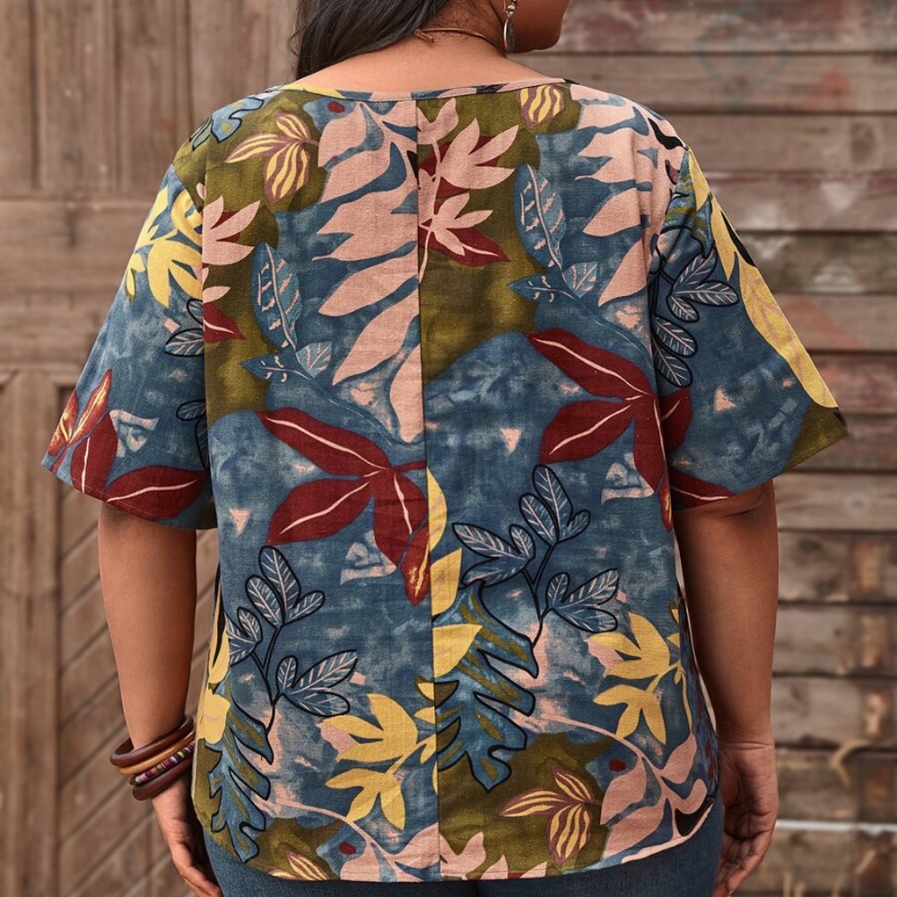 PLUS SIZE Floral Print tropical leaves top - Picture 4 of 5